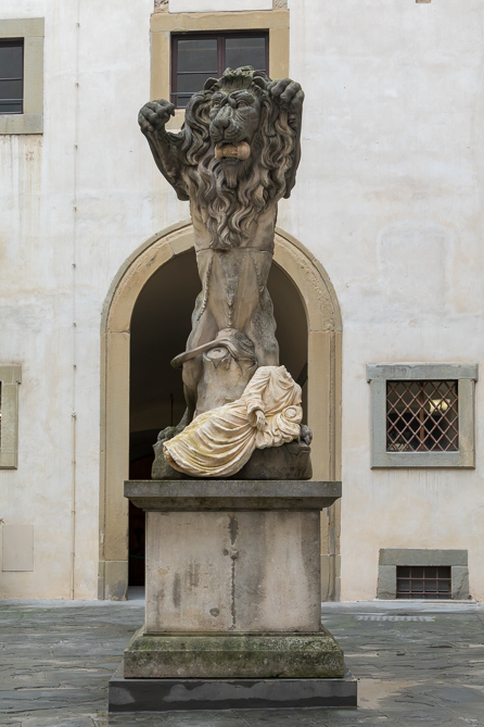 Le lion rampant Sculpture de Francesco Vezzoli au Palazzo Vecchio de Florence 