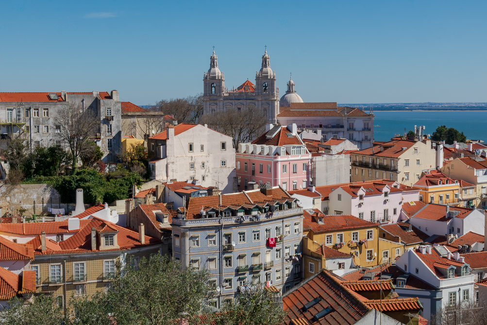 Vue de l'Alfama Vue de l'Alfama, l'un des plus anciens quartiers de la ville de Lisbonne.