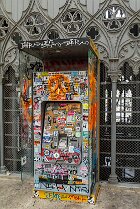 Un DAB à Lisbonne Distributeur de billets sous l'ascenseur Santa Justa à Lisbonne