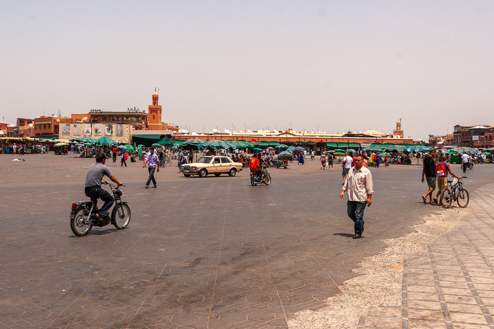 Place Jemaa el-Fna au petit matin 
