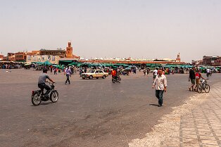 Place Jemaa el-Fna au petit matin