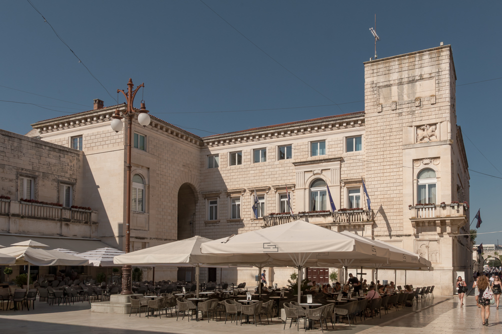 Place du Peuple Place du Peuple at l'Hôtel de ville de Zadar en Croatie