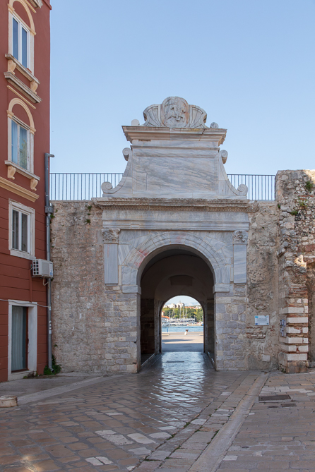 Porte Saint-Chrysogone Porte Saint-Chrysogone à Zadar en Croatie