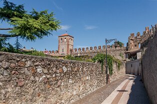 Remparts de Lazise Les remparts de Lazise au lac de Garde, Italie