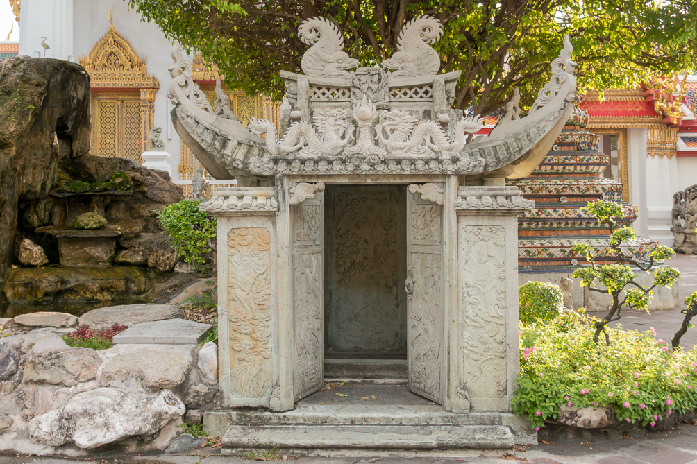 Petit bâtiment sculpté Bâtiment sculpté dans le temple Wat Pho à Bangkok