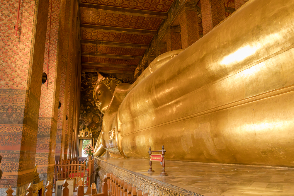 Bouddha couché de Bangkok Bouddha couché au temple Wat Pho à Bangkok