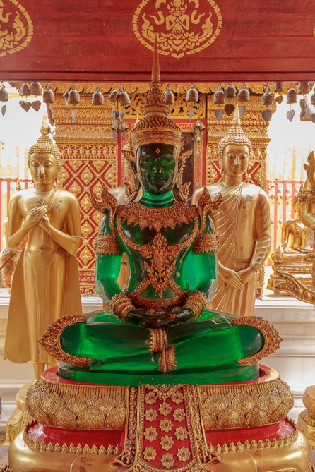 Bouddha d’émeraude Bouddha d’émeraude au Wat Phra That Doi Suthep à Chiang Mai