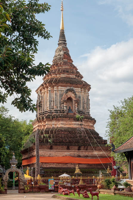 Chédi du Wat Lok Moli Chédi du Wat Lok Moli de style lanna, à Chiang Mai