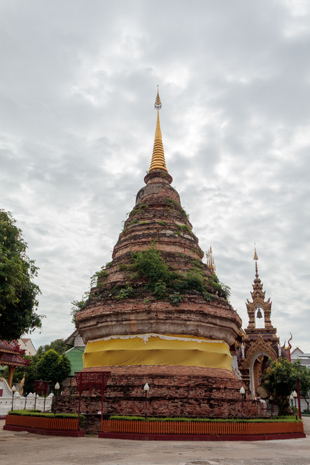 Le Chedi du Wat Saen Muang Ma Luang Le grand Chedi du temple bouddhiste Wat Saen Muang Ma Luang de Chiang Mai