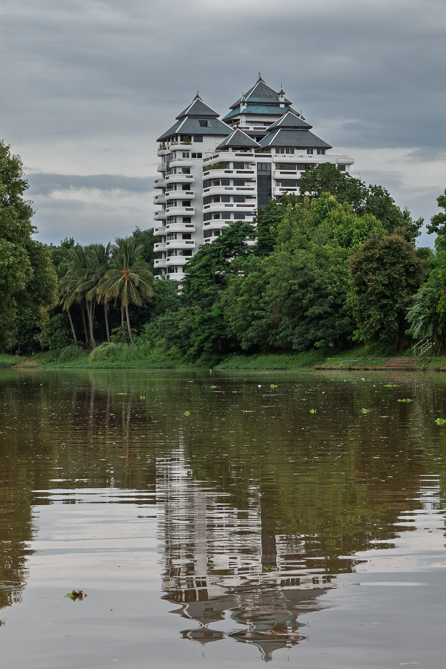 L'Embassy House de Chiang Mai L'Embassy House de Chiang Mai, vu de la rivière Ping à Chiang Mai
