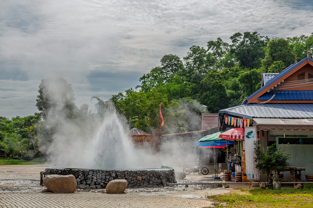 Source chaude de Mae Khachan Source chaude de Mae Khachan à Mae Chedi dans la province de Chiang Rai