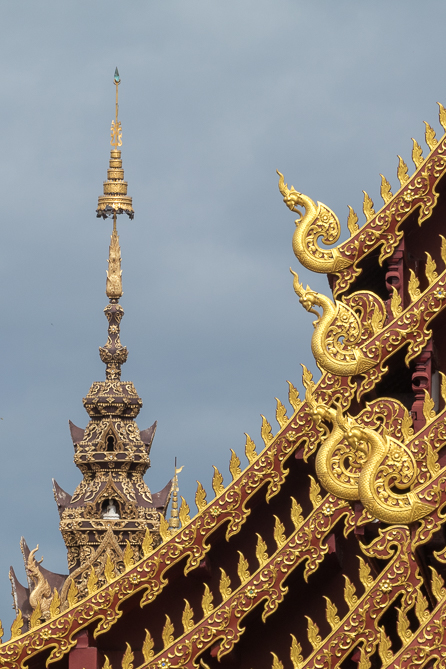 Détails du Wat Saen Mueang Ma Luang Ombrelle de la Stupa du Wat Saen Muang Ma Luang a Chiang Mai