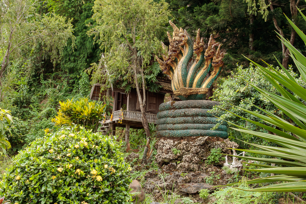 Serpent à sept têtes Statue de serpent à sept têtes dans le nord de la Thaïlande