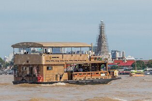 Bateau Diner-Croisière Bateau de Diner-Croisière sur le fleuve Chao Phraya