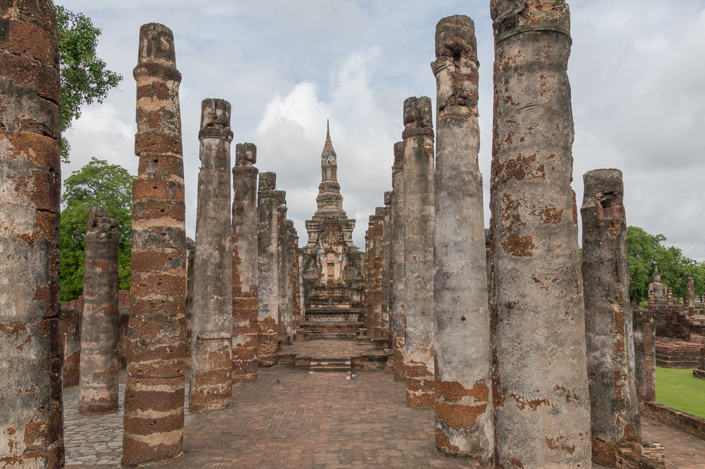 Le temple de Wat Maha That Le temple de Wat Maha That, dans le parc historique de Sukhothai