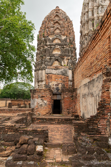 Wat Sri Sawai Le Wat Sri Sawai dans le parc historique de Sukhothai