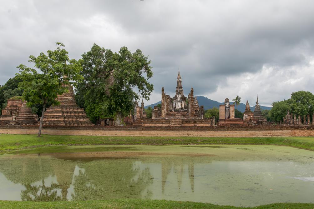 Wat Traphang Ngoen Le Wat Traphang Ngoen, dans le parc historique de Sukhothai