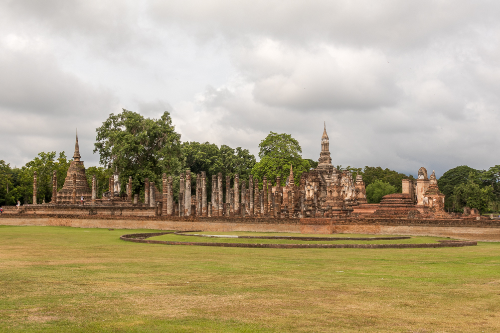 Wat Traphang Ngoen Le Wat Traphang Ngoen, dans le parc historique de Sukhothai